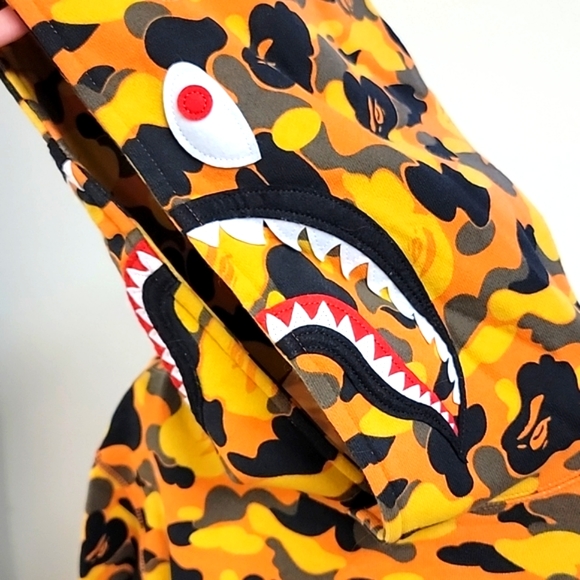 Authentic Bape X XO The Weekend - Picture 2 of 10